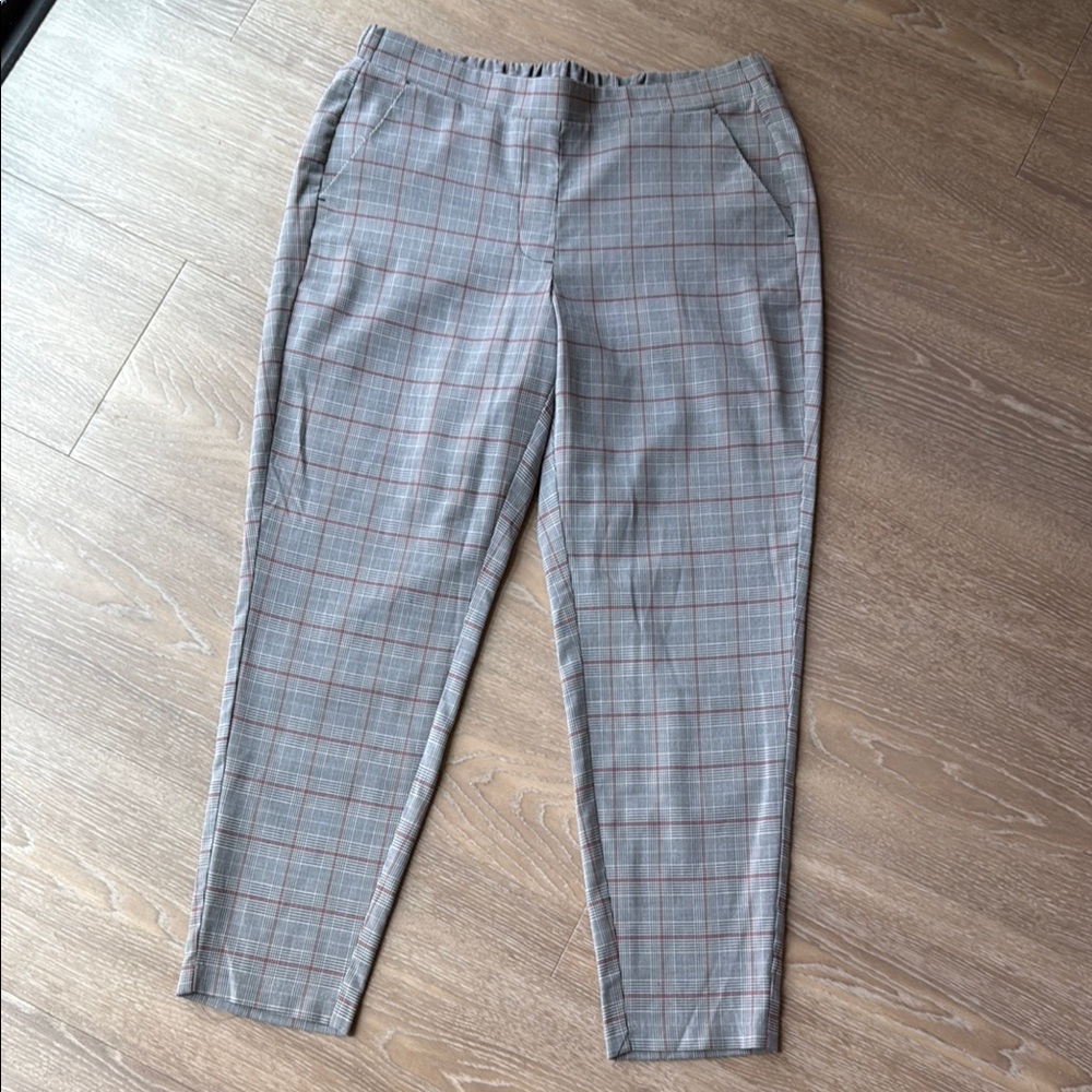 Nine West Gray and Red Ankle Cropped Pants
